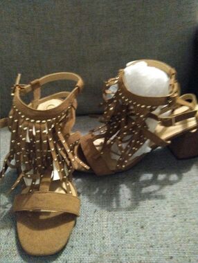 Cato Est.1946 NWOB Size 10 Block Heel Sandals in Brown